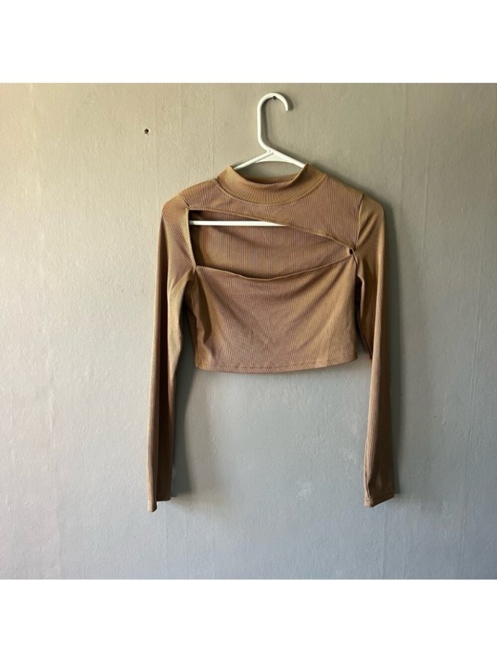 Tan Ribbed Long Sleeve Top With Asymmetric Cut Out Size Medium - Picture 4 of 6
